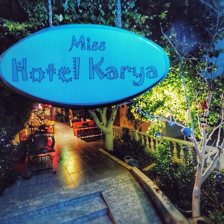 Miss Hotel Karya Oren  Luaran gambar